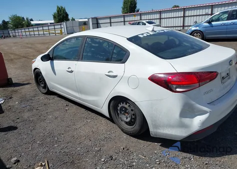 2017 Kia Forte Lx z USA, uszkodzony, nr VIN 3KPFK4A78HE133325